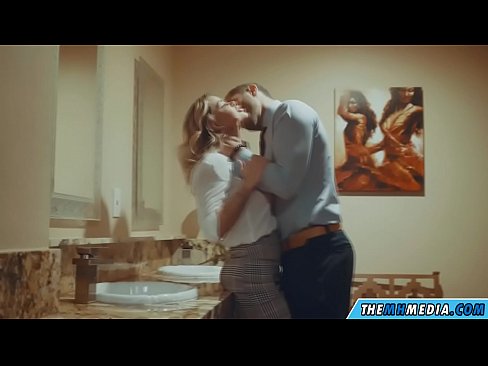 ❤️ Kad krūtiska blondīne pavedina tevi publiskā tualetē ❤ Anāls video pie mums lv.passionateembracespotlight.ru ❤